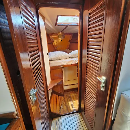 Sailboat برشلونة